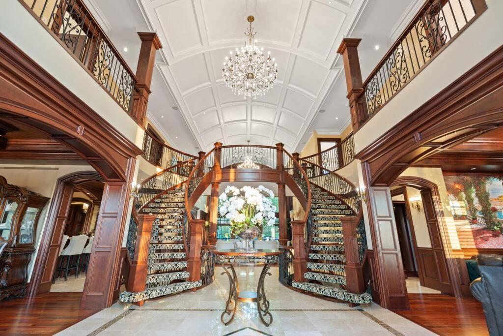 Holiday home French Chateau W/swim & Theatre: 11,700 Sqft *