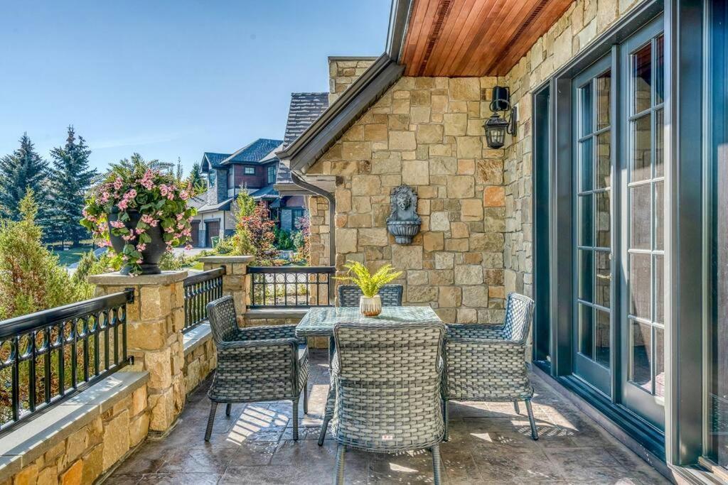 French Chateau W/swim & Theatre: 11,700 Sqft *