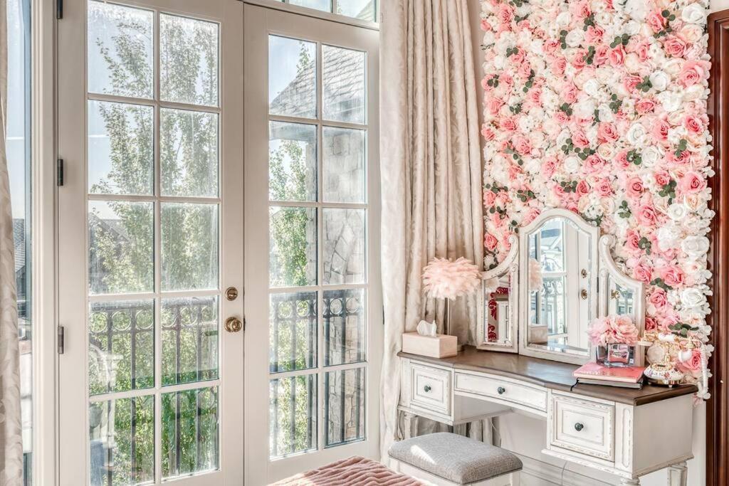 French Chateau W/swim & Theatre: 11,700 Sqft